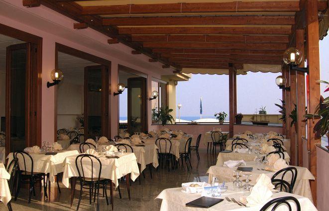Hotel Ideale Варацце Экстерьер фото