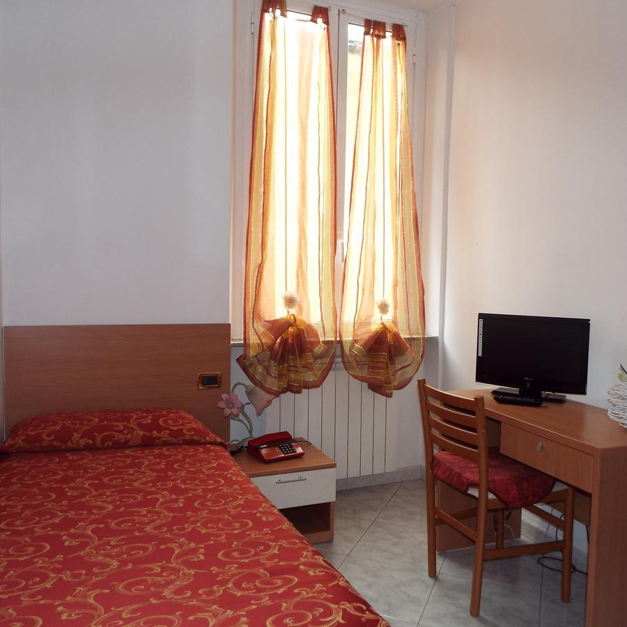 Hotel Ideale Варацце Экстерьер фото