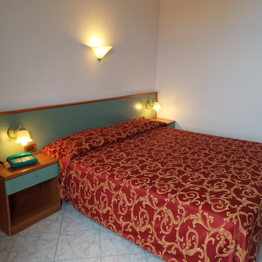 Hotel Ideale Варацце Экстерьер фото